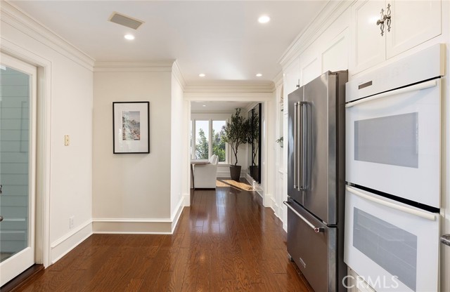 Detail Gallery Image 22 of 48 For 2163 Crestview Dr, Laguna Beach,  CA 92651 - 3 Beds | 2/1 Baths