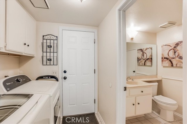 LAUNDRY AREA (DIRECT GARAGE ACCESS)