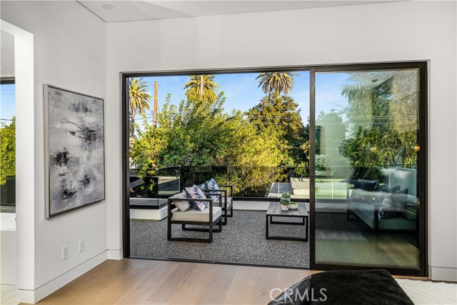 Detail Gallery Image 43 of 52 For 4634 Cedros Ave, Sherman Oaks,  CA 91403 - 4 Beds | 5/1 Baths