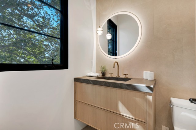 Detail Gallery Image 39 of 62 For 13024 Bloomfield St, Studio City,  CA 91604 - 6 Beds | 6/1 Baths