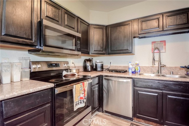 Detail Gallery Image 5 of 22 For 16015 Dorsey, Fontana,  CA 92335 - – Beds | – Baths