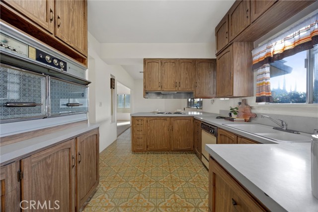 Detail Gallery Image 16 of 42 For 240 S Real, Bakersfield,  CA 93309 - 3 Beds | 2 Baths