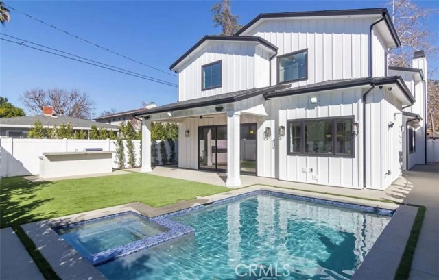 4923 Rhodes Avenue, Valley Village CA: https://media.crmls.org/medias/10f5d4a4-657f-4b9c-a785-95f8b58108b7.jpg