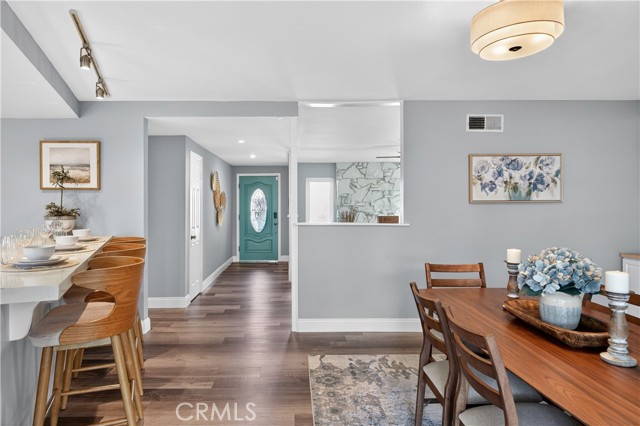 Detail Gallery Image 3 of 37 For 1610 E 20th St, Santa Ana,  CA 92705 - 3 Beds | 2 Baths