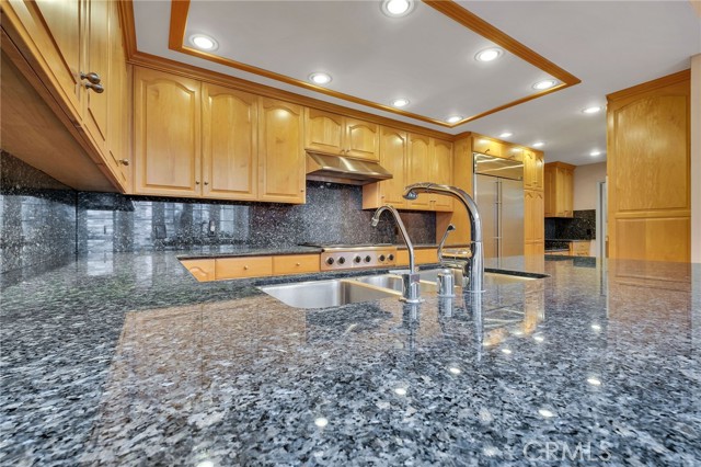 Detail Gallery Image 13 of 59 For 12305 Ridge, Los Angeles,  CA 90049 - 2 Beds | 2/1 Baths