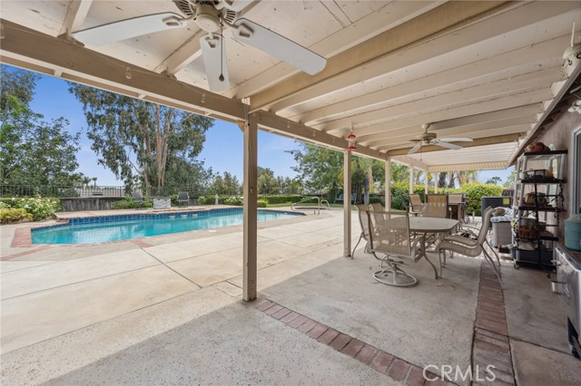 24805 Morning Mist Drive, Moreno Valley CA: https://media.crmls.org/medias/10f8d664-4494-4ea3-aaa6-c3019a3563b2.jpg
