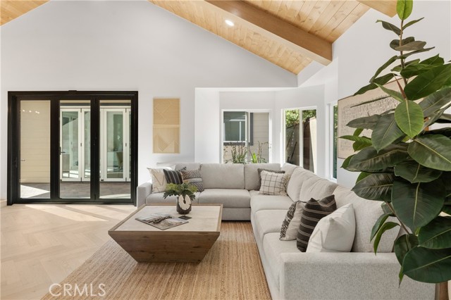 19022 Shamrock Lane, Yorba Linda CA: https://media.crmls.org/medias/10f8fbc2-c27d-4024-84c4-c87993043d03.jpg