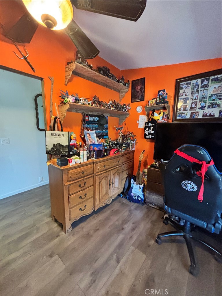 https://media.crmls.org/medias/10f953a7-3fb7-4836-aa70-3213be8a3e0f.jpg?preset=X-Large