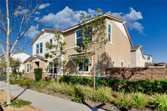 Detail Gallery Image 4 of 35 For 16746 Stags Leap, Fontana,  CA 92336 - 4 Beds | 3 Baths