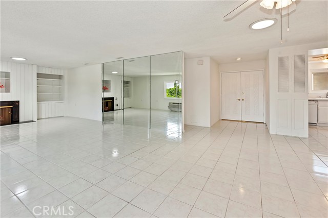 Detail Gallery Image 3 of 15 For 2355 via Mariposa 3f,  Laguna Woods,  CA 92637 - 2 Beds | 2 Baths