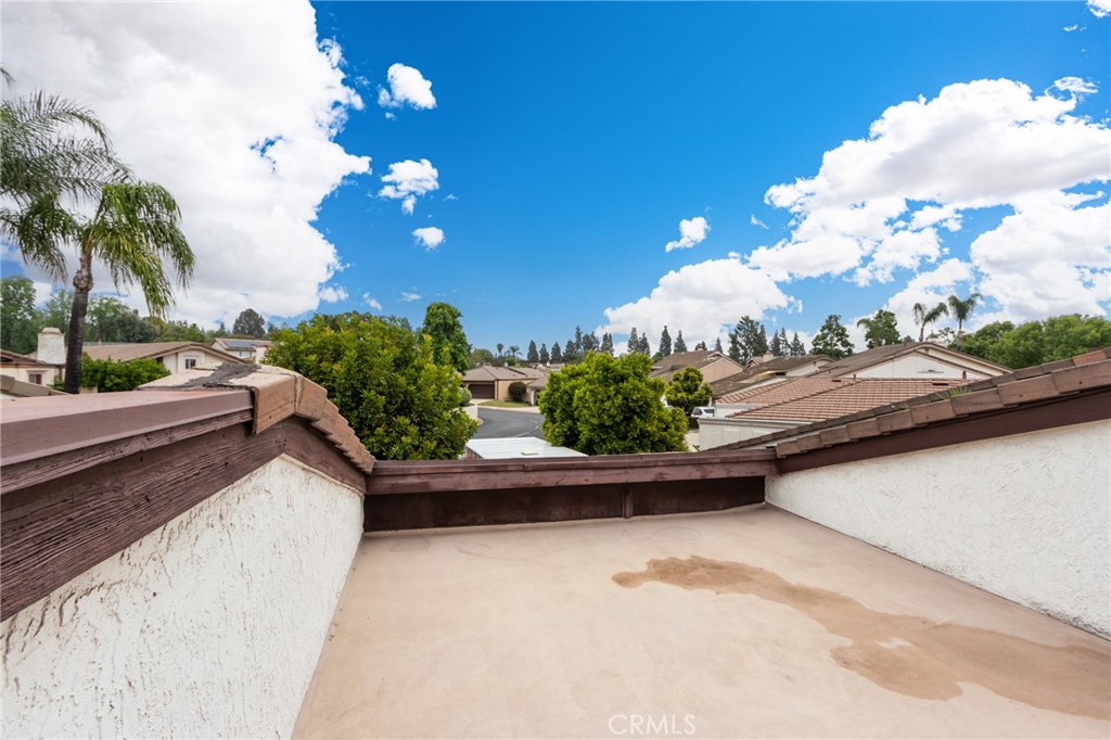 https://media.crmls.org/medias/10fa26da-a60f-40e8-87e8-552b46b6b817.jpg?preset=X-Large