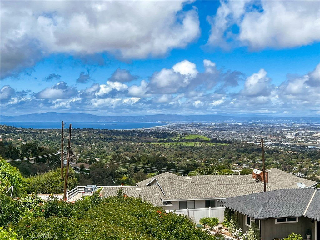 https://media.crmls.org/medias/10fa7265-1e7e-48b2-8a0a-0e986a2a940d.jpg?preset=X-Large