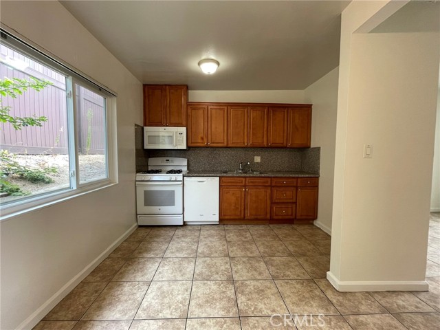 Detail Gallery Image 6 of 21 For 701 Adlena Dr #7,  Fullerton,  CA 92833 - 2 Beds | 1 Baths