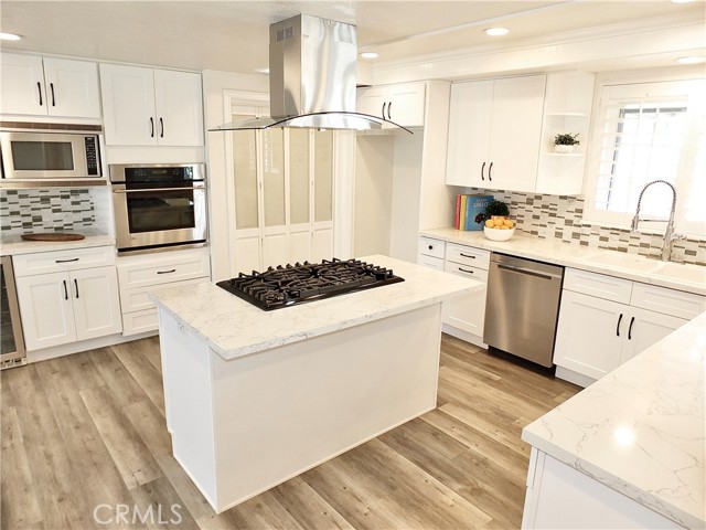 729 East Emerson Ave, Orange CA: https://media.crmls.org/medias/10fac40d-cd3d-44a0-920e-91bed408b5bf.jpg