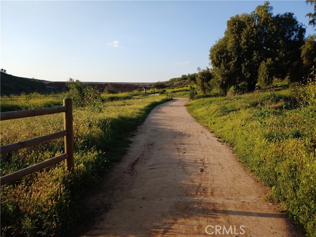 5927 E Creekside Avenue, Orange CA: https://media.crmls.org/medias/10fae4e2-4de7-4fc4-a465-c2047cfee581.jpg