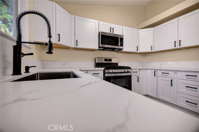 Detail Gallery Image 14 of 44 For 34 Garden Park, Chico,  CA 95973 - 3 Beds | 2 Baths