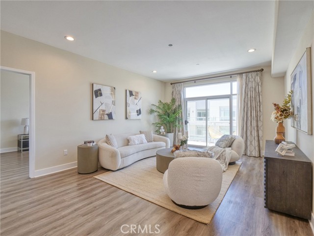56 E Duarte Road, Arcadia CA: https://media.crmls.org/medias/10fb94d1-6f20-4ba2-acfe-e4f214495349.jpg