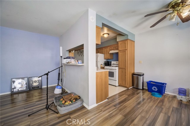 Detail Gallery Image 8 of 29 For 7305 Milwood Ave #4,  Canoga Park,  CA 91303 - 1 Beds | 1 Baths