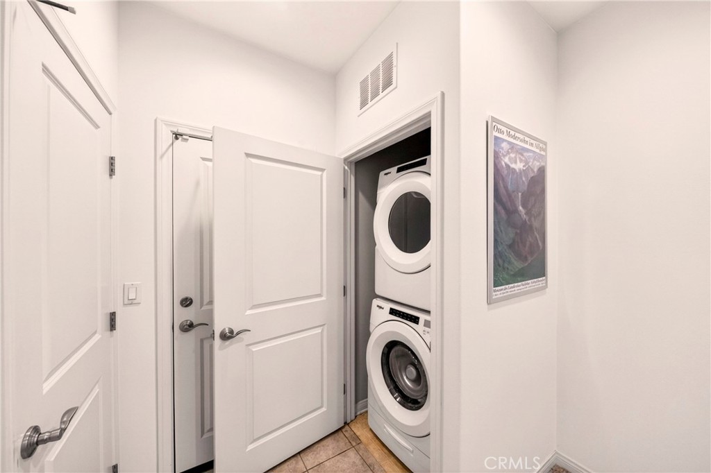 https://media.crmls.org/medias/10fbe43e-9842-474b-bea1-c764e8c058a8.jpg?preset=X-Large
