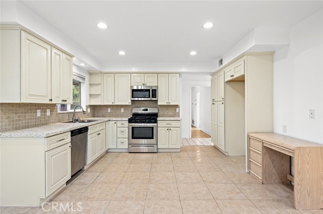 153 Underhill Drive, Glendora CA: https://media.crmls.org/medias/10fbfaee-bdea-461b-b2c8-bf2c33f807f9.jpg