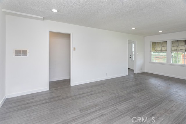 Detail Gallery Image 3 of 33 For 1142 E 119th St, Los Angeles,  CA 90059 - 4 Beds | 2 Baths