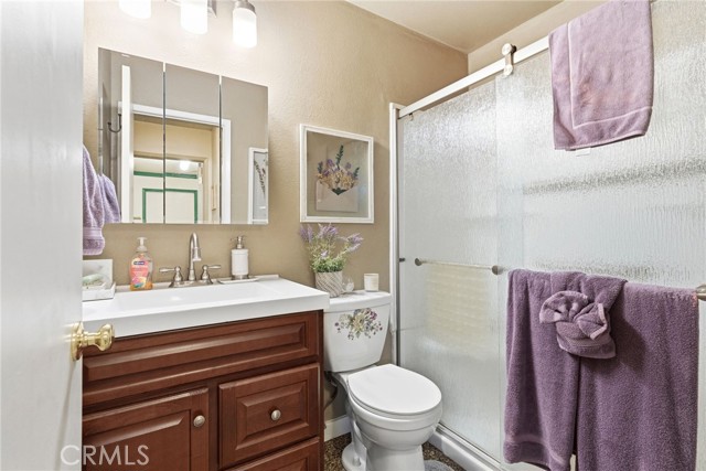 Detail Gallery Image 16 of 27 For 1927 S Chinowth St, Visalia,  CA 93277 - 3 Beds | 2 Baths