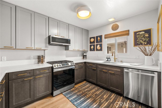 930 Philinda Avenue, Santa Barbara CA: https://media.crmls.org/medias/10fd25dd-6753-4d21-8227-e78abd2524e3.jpg