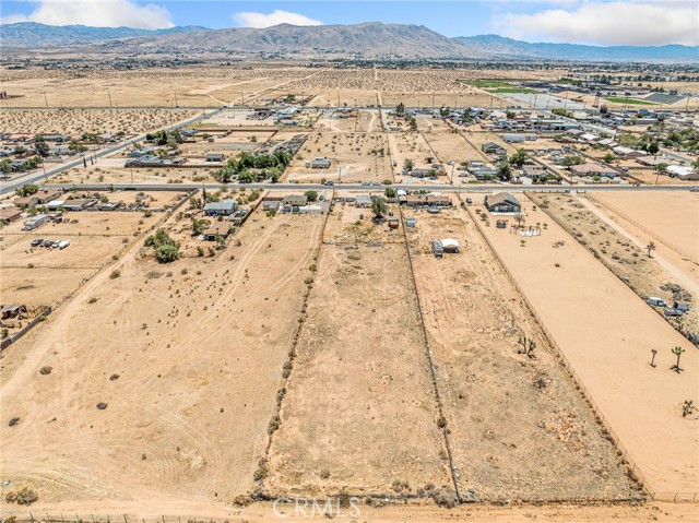 22006 Sioux Road, Apple Valley CA: https://media.crmls.org/medias/10fd77d0-f77b-4c90-8cb8-3ea7ee24211f.jpg
