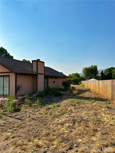 30001 Caddy Lane, Tehachapi CA: https://media.crmls.org/medias/10fde02c-85f5-4f3f-845b-ab3c51111f12.jpg