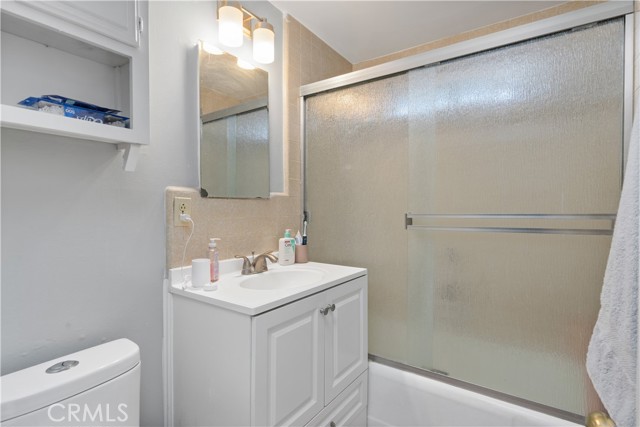 Detail Gallery Image 18 of 34 For 931 N Holly St, Anaheim,  CA 92801 - 4 Beds | 3 Baths