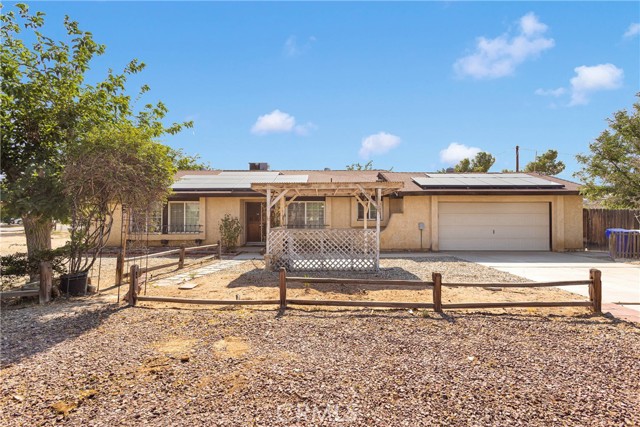 Detail Gallery Image 1 of 34 For 14122 Pawnee Rd, Apple Valley,  CA 92307 - 3 Beds | 2 Baths