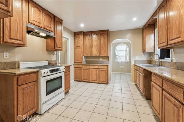 124 W 110th Street, Los Angeles CA: https://media.crmls.org/medias/110089d5-00eb-4231-8129-9d95e7c81338.jpg