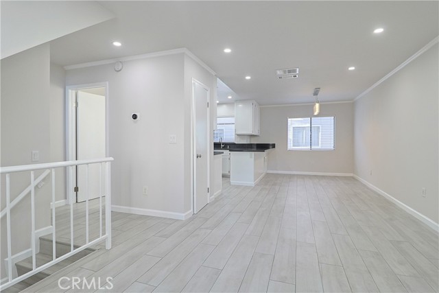 8338 Woodley Pl, North Hills CA: https://media.crmls.org/medias/1100dbd6-83ab-46be-bfb9-756a1f3bf77a.jpg