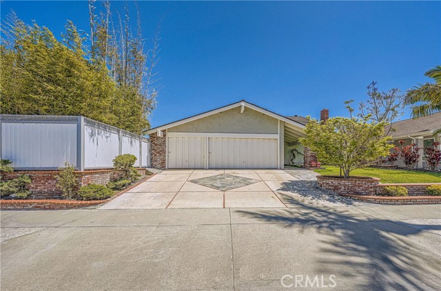 Detail Gallery Image 2 of 48 For 4048 Mistral Dr, Huntington Beach,  CA 92649 - 4 Beds | 2/1 Baths