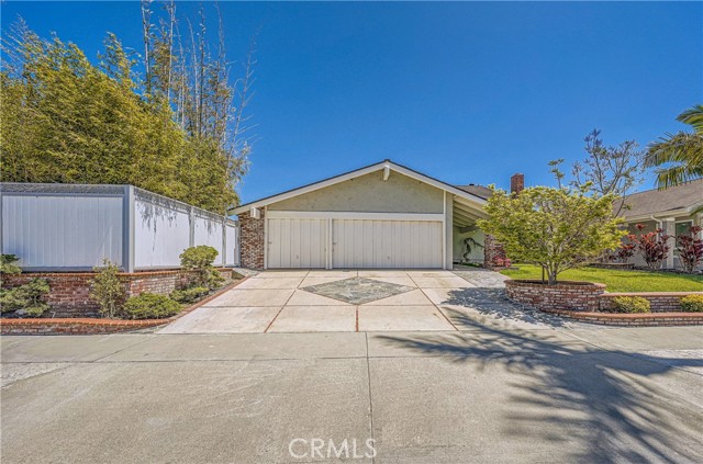 Detail Gallery Image 2 of 48 For 4048 Mistral Dr, Huntington Beach,  CA 92649 - 4 Beds | 2/1 Baths