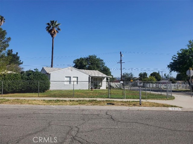 8321 Greenpoint Ave, Riverside, CA 92503