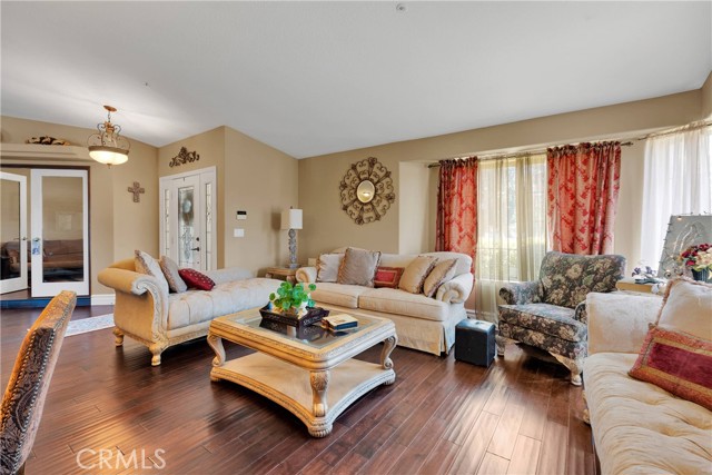 12958 Ranchero Road, Oak Hills CA: https://media.crmls.org/medias/1101d0c6-62e9-4e71-874a-f070ad3227ee.jpg