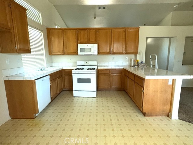 19187 Cochise Place, Apple Valley CA: https://media.crmls.org/medias/1101f987-2720-4801-8583-a28cbdbe1ce7.jpg