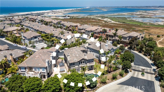 5712 Ocean Vista Drive, Huntington Beach CA: https://media.crmls.org/medias/110203d8-b030-4238-b0bd-7c475b90c910.jpg