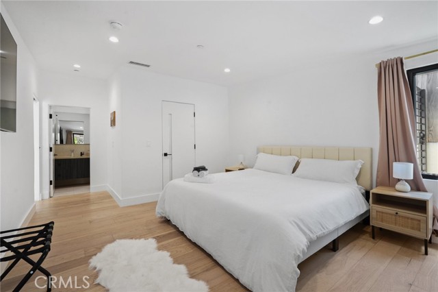 Detail Gallery Image 19 of 25 For 1812 Navy, Santa Monica,  CA 90405 - 5 Beds | 3 Baths