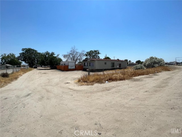 Detail Gallery Image 1 of 16 For 12119 Edison, Bakersfield,  CA 93307 - – Beds | – Baths