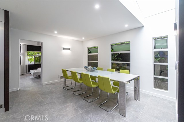 541 1st Street, Manhattan Beach, California 90266, 2 Bedrooms Bedrooms, ,2 BathroomsBathrooms,Residential,Sold,1st,SB23123581