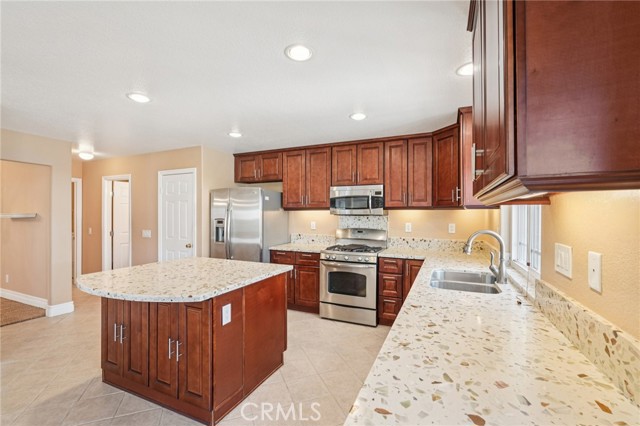 Detail Gallery Image 16 of 51 For 2582 Hudson Ave, Corona,  CA 92881 - 5 Beds | 2/1 Baths