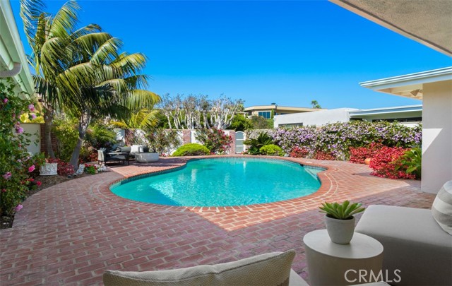 4521 Orrington Road, Corona del Mar CA: https://media.crmls.org/medias/1103e361-569c-4ab9-9da0-9091fb76abad.jpg