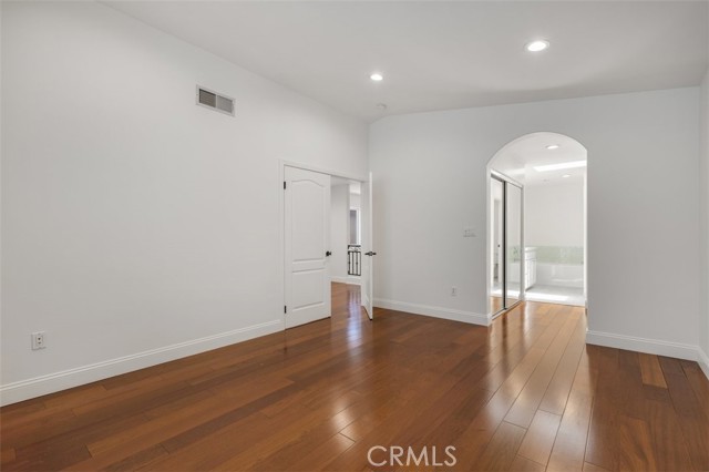 Detail Gallery Image 12 of 18 For 14526 Weddington St #103,  Sherman Oaks,  CA 91411 - 3 Beds | 3 Baths