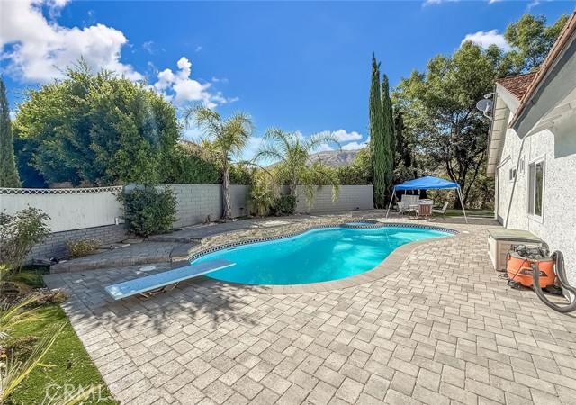 17547 Rushing Drive, Granada Hills CA: https://media.crmls.org/medias/1104b791-f552-4860-9c71-5de7e2852a7c.jpg