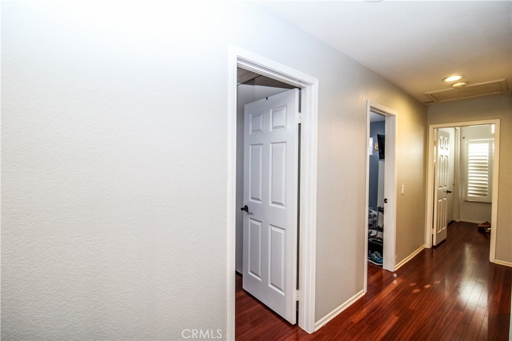 https://media.crmls.org/medias/1104c28a-e897-4393-8994-9f10195fdcc3.jpg?preset=X-Large