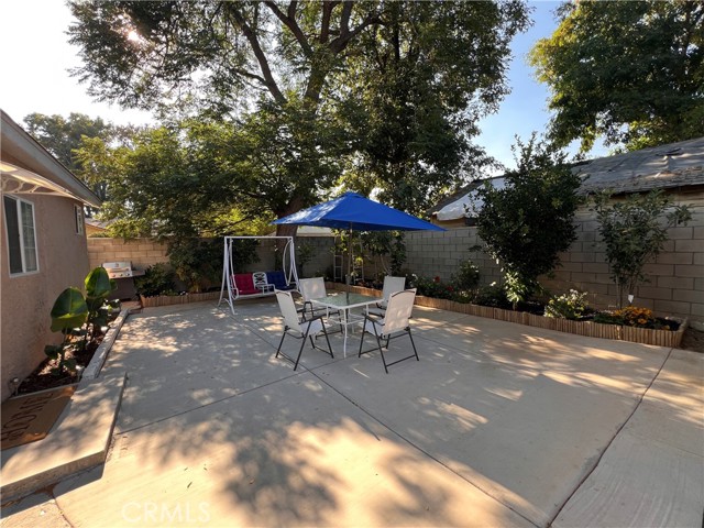 7327 N Loma Verde Avenue, Canoga Park CA: https://media.crmls.org/medias/11055989-920a-43f2-ba4c-6b7e2fc88ced.jpg