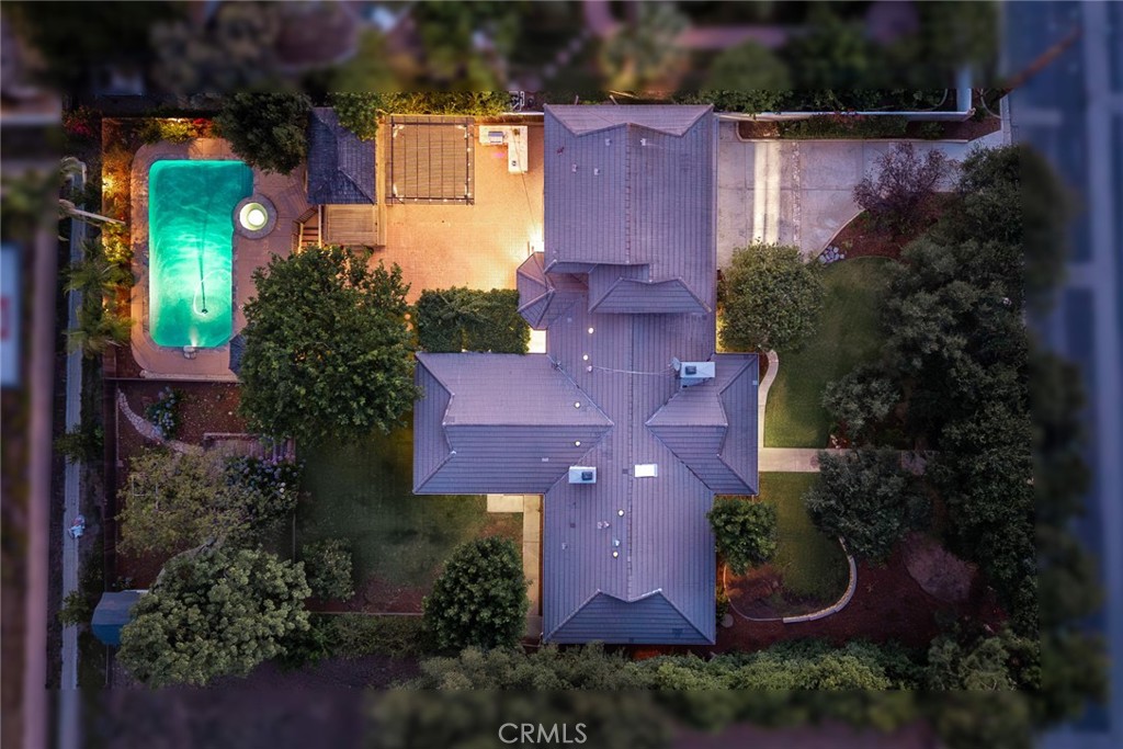 https://media.crmls.org/medias/1105e7dd-8a04-4538-ba0a-73e5fbc1aa64.jpg?preset=X-Large
