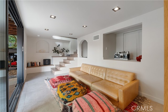 19778 Grand View Drive, Topanga CA: https://media.crmls.org/medias/1105f26e-a3d3-450f-8e76-16b30771f049.jpg